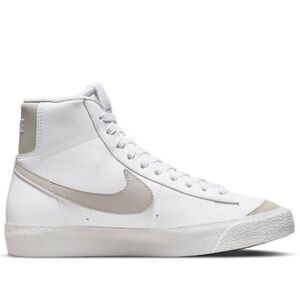 Nike Blazer Mid 77 SE Trainers